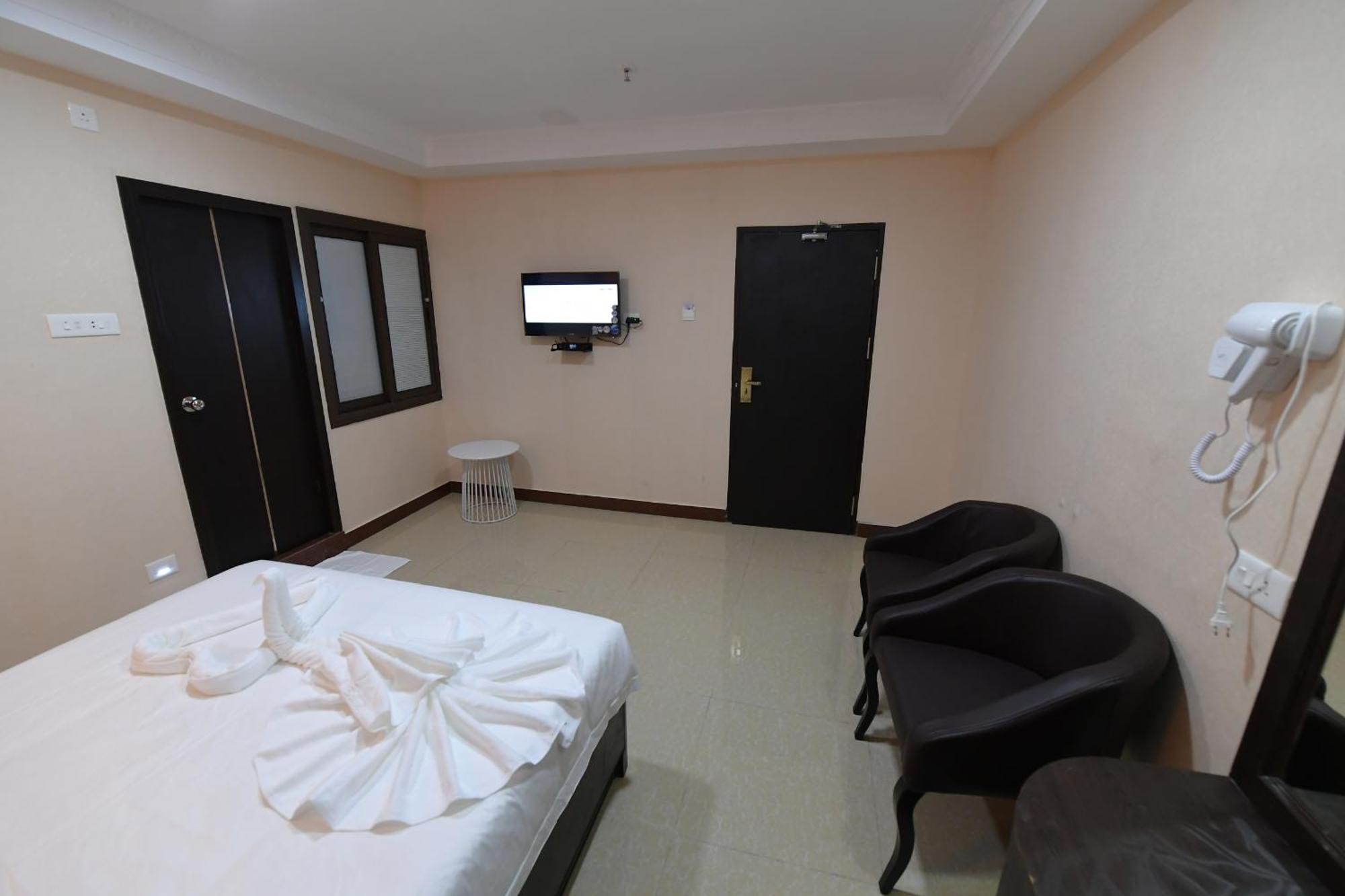 Coastal Grand Hotel Sampath Tiruchirappalli Esterno foto