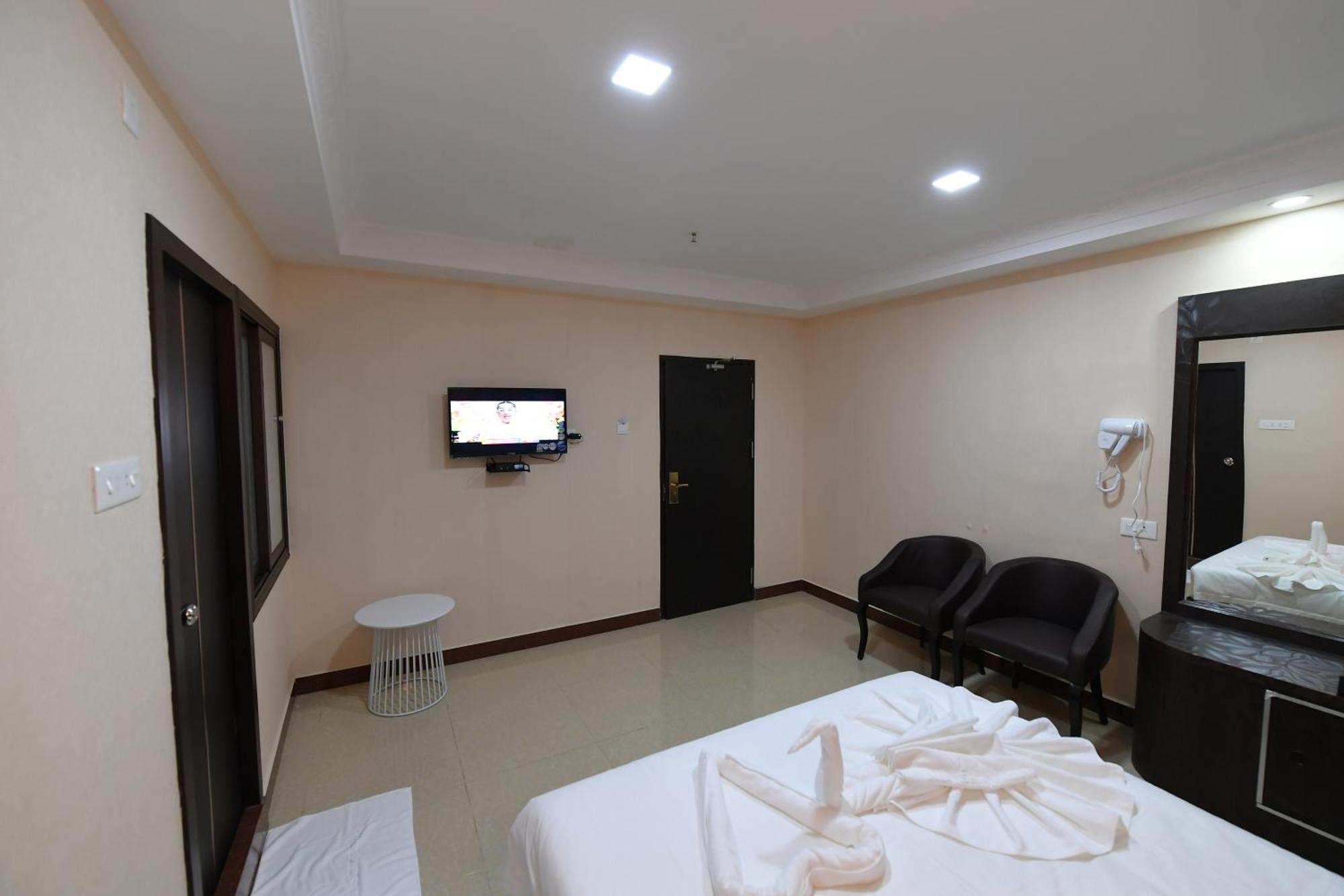 Coastal Grand Hotel Sampath Tiruchirappalli Esterno foto